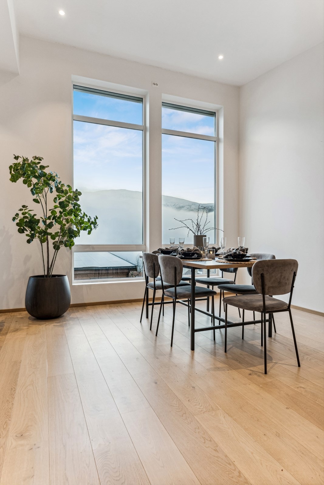 Her kan ein samle både familie og venner til kjekke stunder og gode samtalar rundt spisebordet eller i sofakroken. Galleribilde