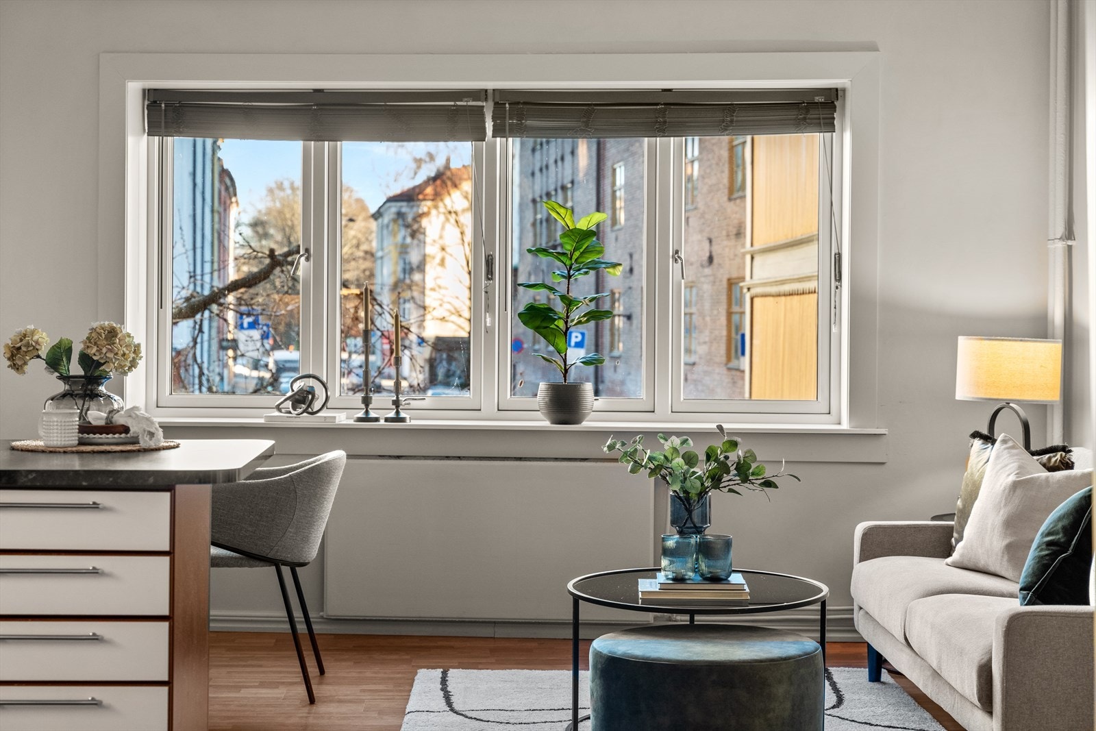 Stuen er enkel å innrede, her finnes det flere innredningsmuligheter. Galleribilde