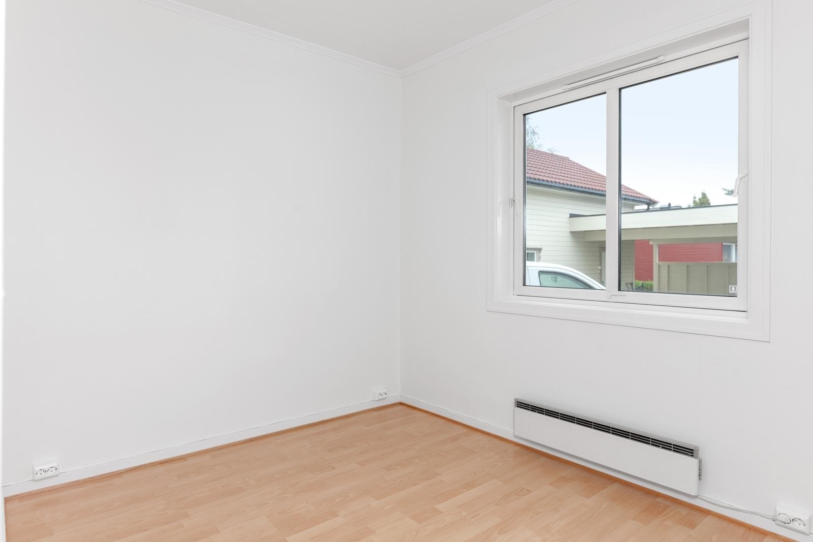 Soverom nr 2. Det er plass til både seng, garderobe og pult på begge rom. Galleribilde