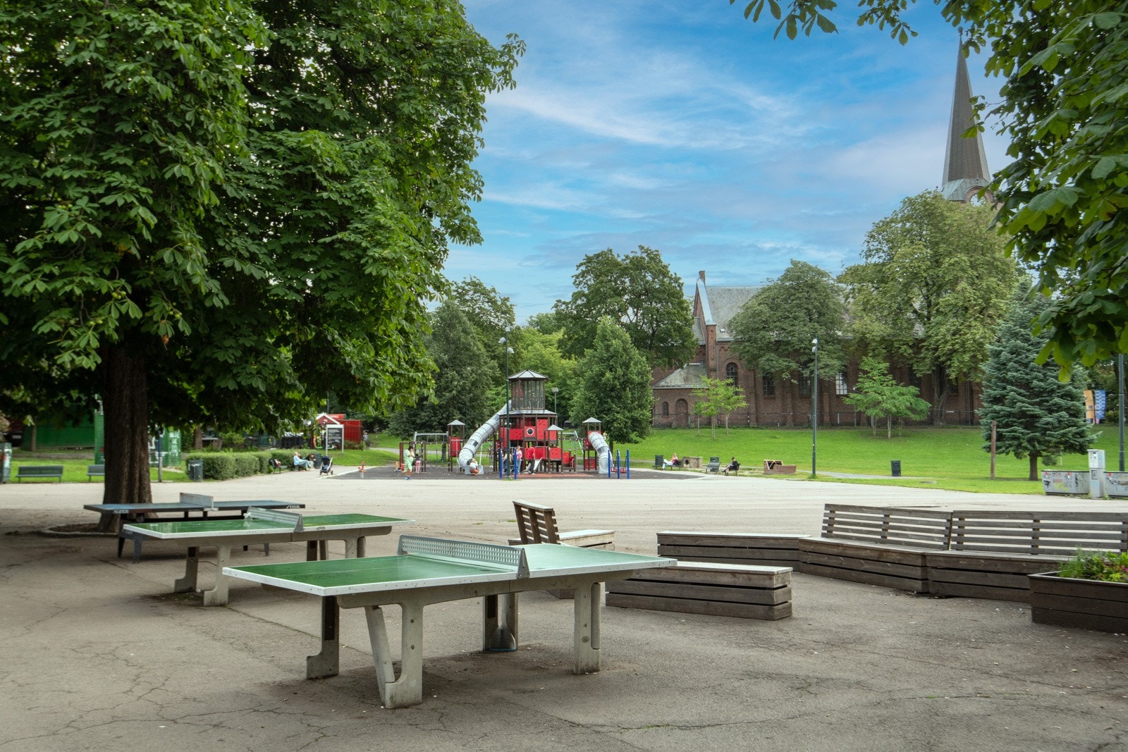 Leiligheten ligger også med umiddelbar tilgang til Grünerløkkas yrende folkeliv, caféer, butikker og restauranter. Galleribilde