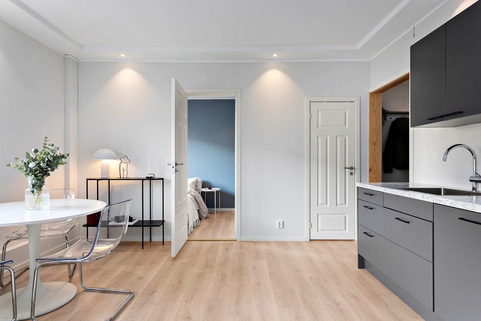 Naturlig plass for spisegruppe ved kjøkken. Galleribilde