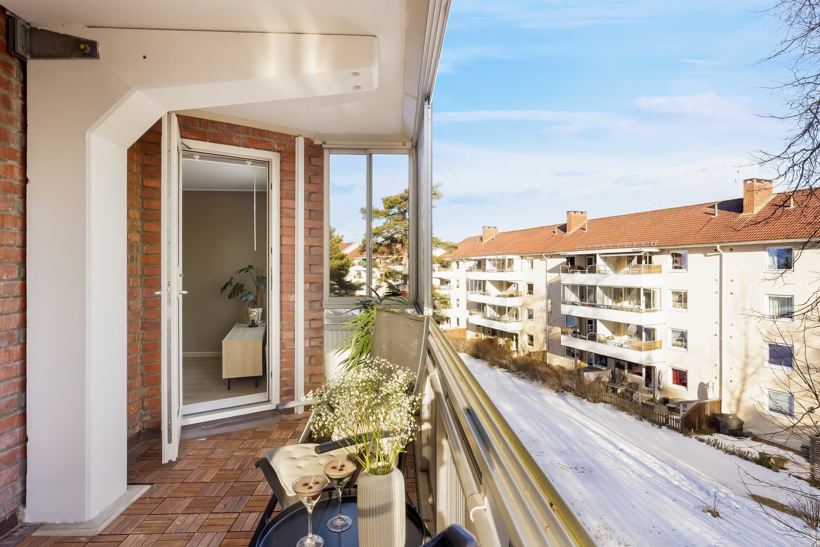 På balkongen har du plass til møbler, grill og beplantning. Galleribilde