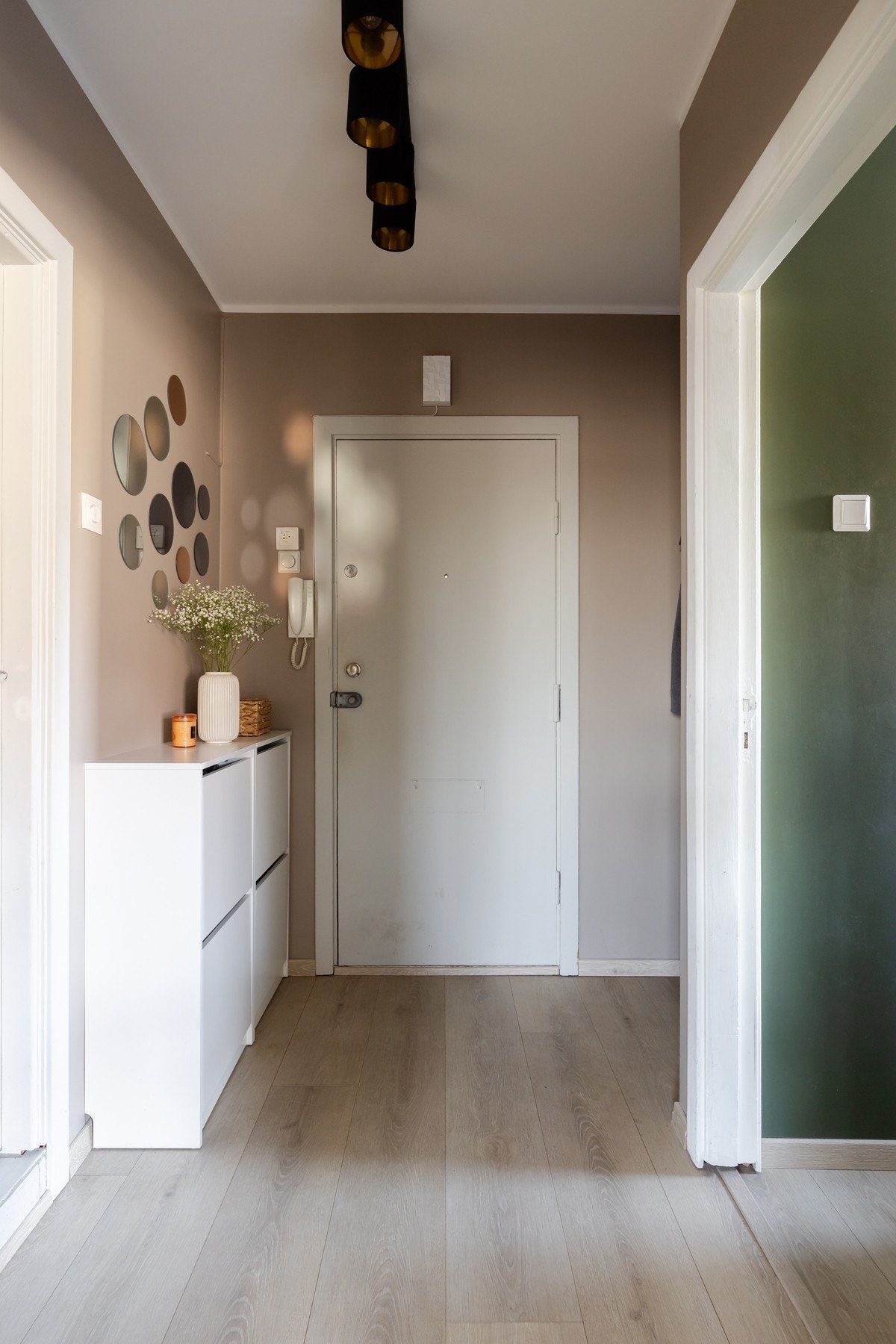 Her blir du møtt av en lys og innbydende entré. Galleribilde