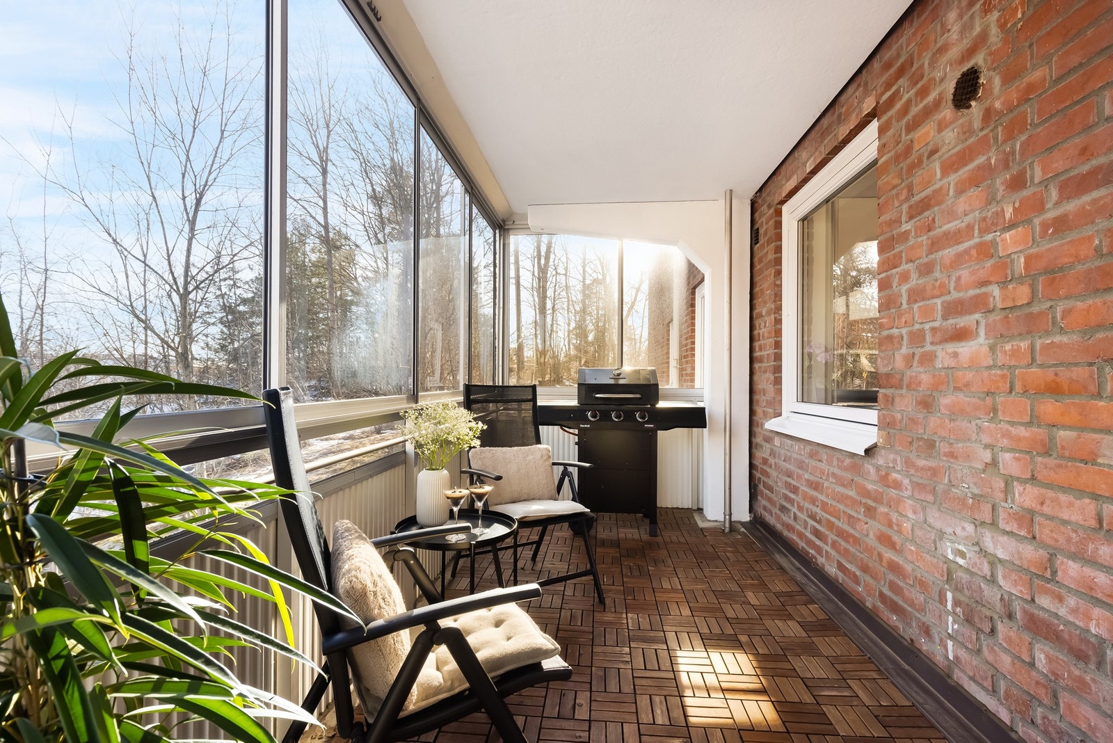 Dette er en lys 2-roms leilighet med innglasset balkong på 11 kvm. Galleribilde