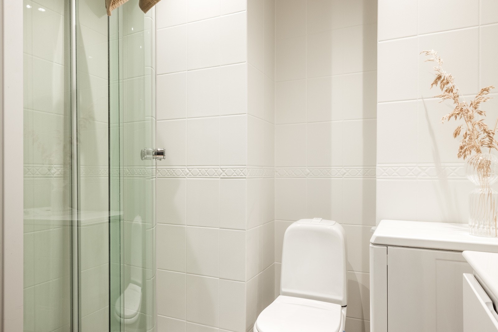 Det er opplegg for vaskemaskin på badet. Galleribilde