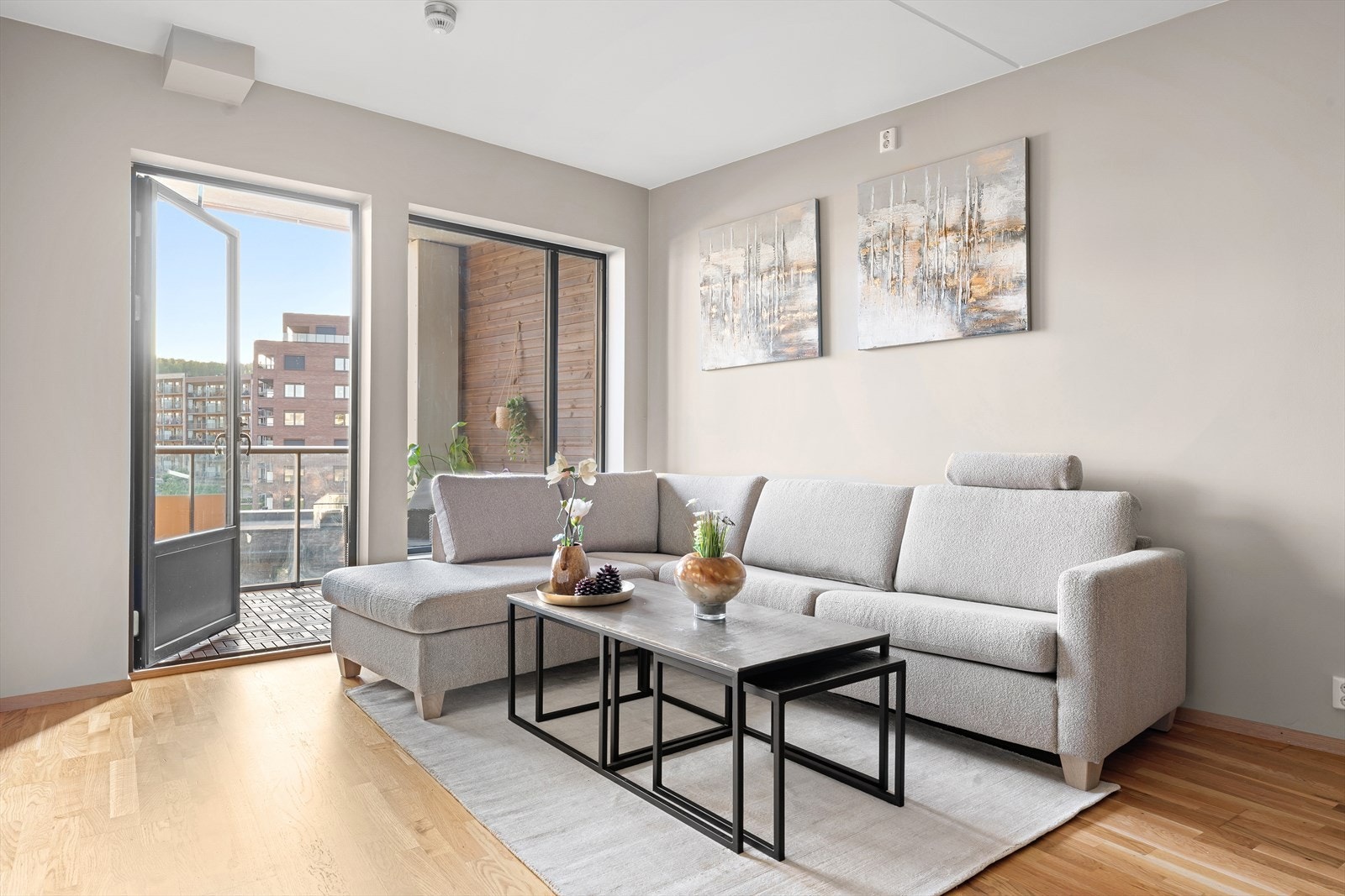 Leiligheten har en svært god intern beliggenhet i blokka i forhold til sol og lysinnslipp. Galleribilde