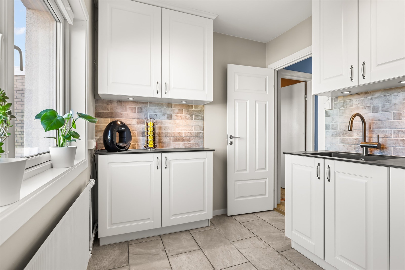 Mye skapplass Galleribilde