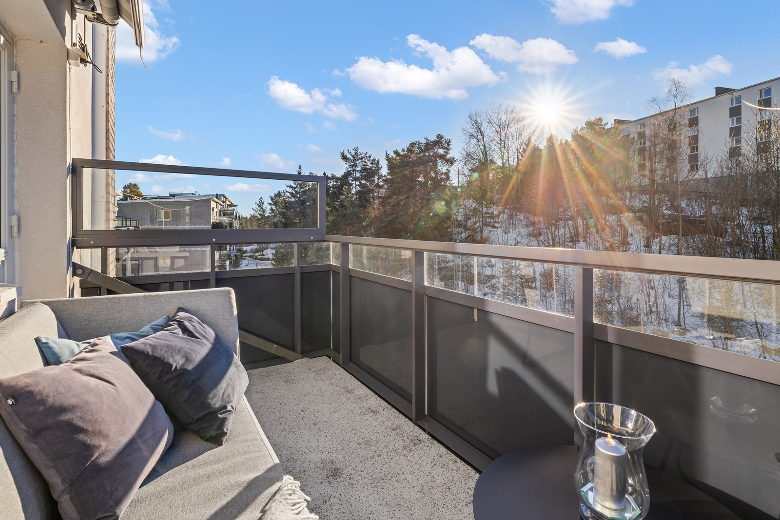 Vestvendt solrik balkong Galleribilde