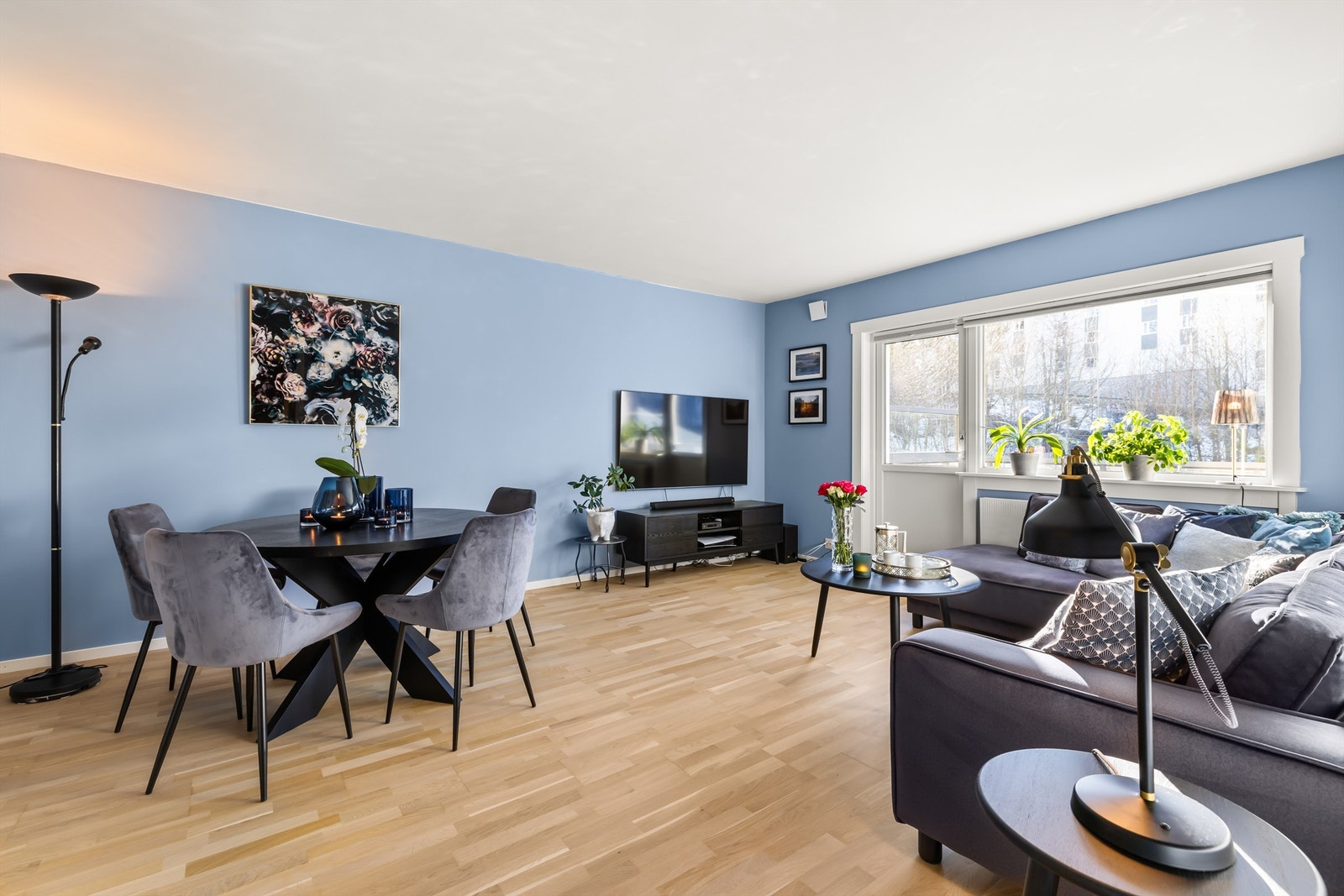 Stuen har gode møbleringsmuligheter Galleribilde