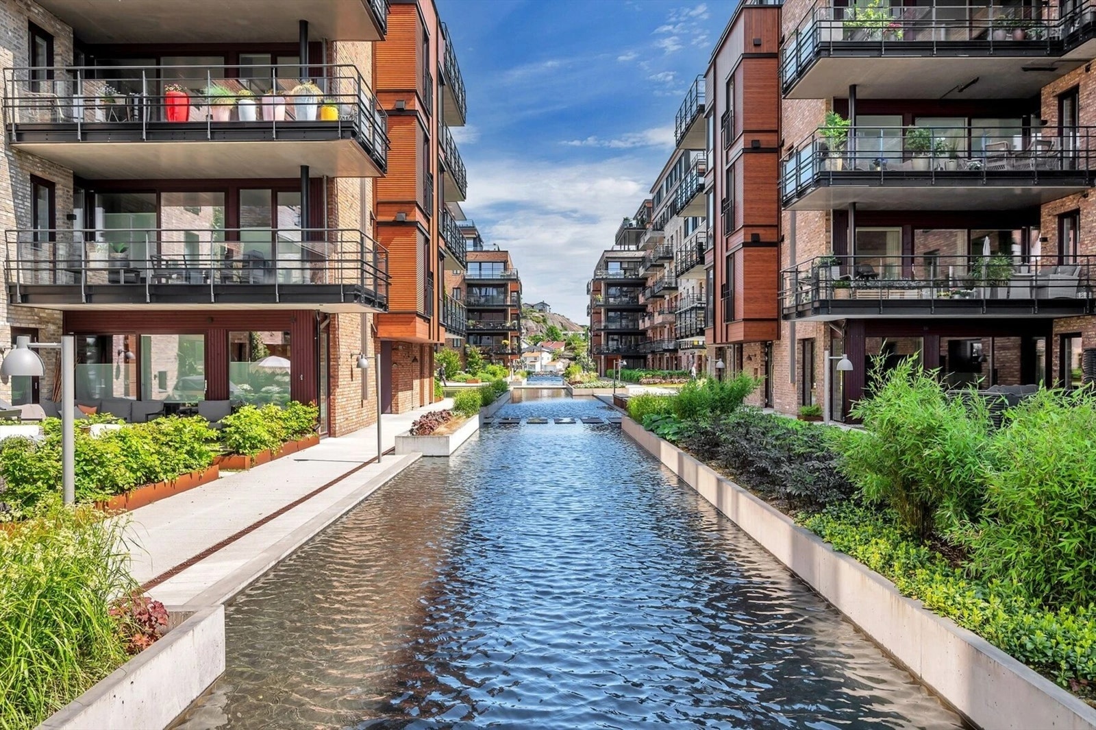 På Bystranda Blå er det satt fokus på et unikt og frodig utemiljø. Galleribilde