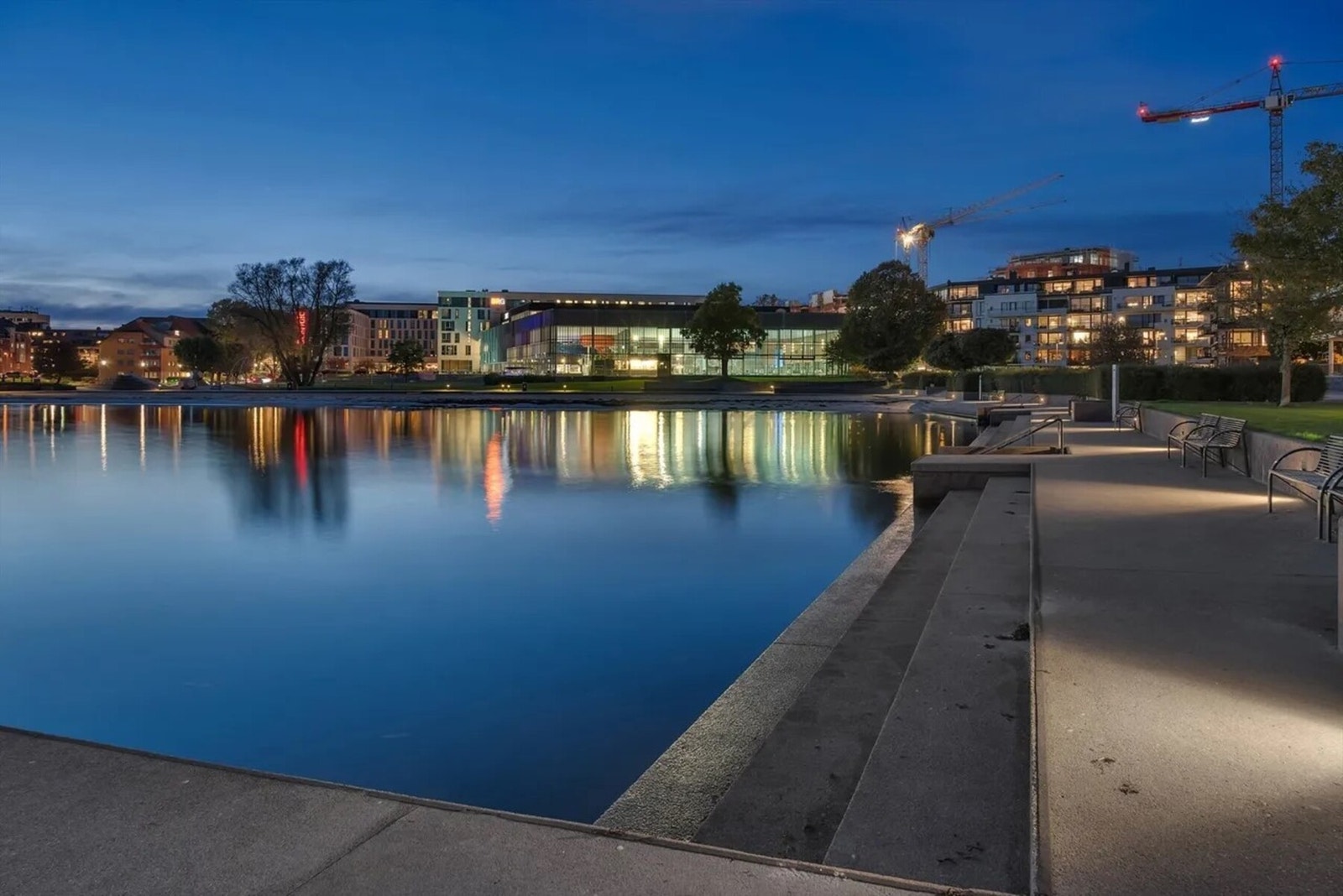 Denne leiligheten på Bystranda Blå har alt man kan drømme om. Kan dette være noe for deg? Velkommen til visning. Galleribilde