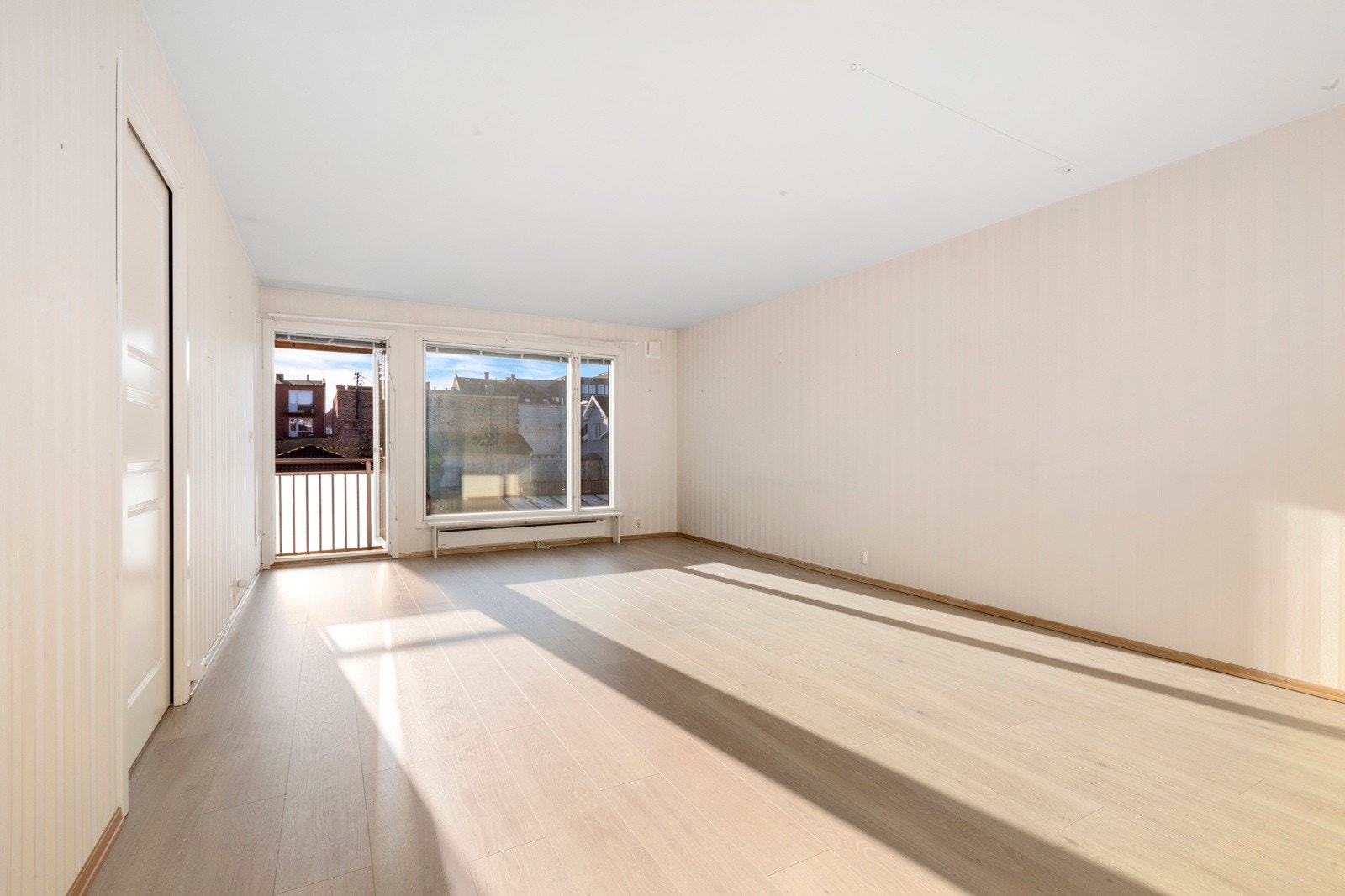 Fra stue er det utgang til balkong Galleribilde