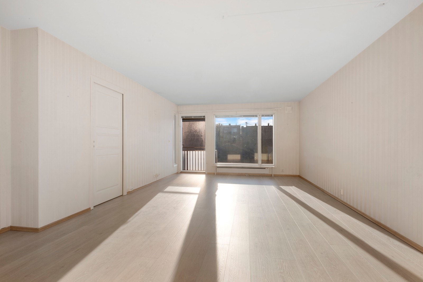 Stuen er lys og romslig Galleribilde