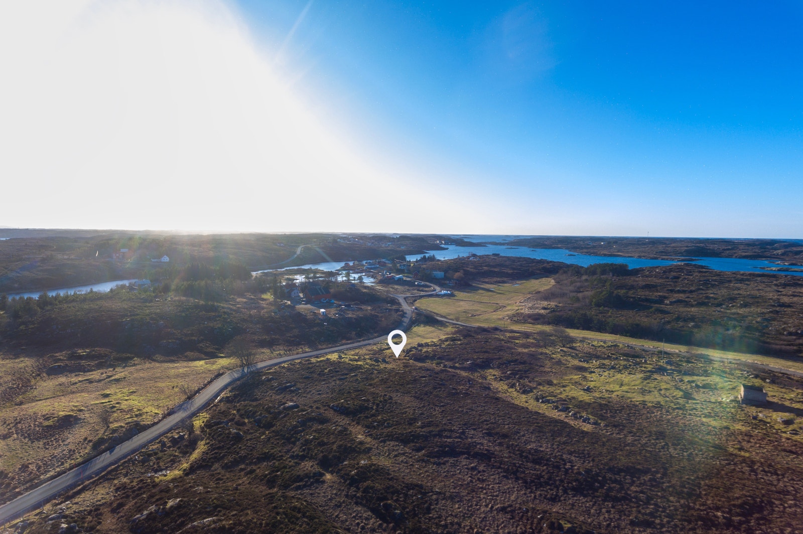 Sørvestvendt beliggenhet gir lange, solrike dager Galleribilde