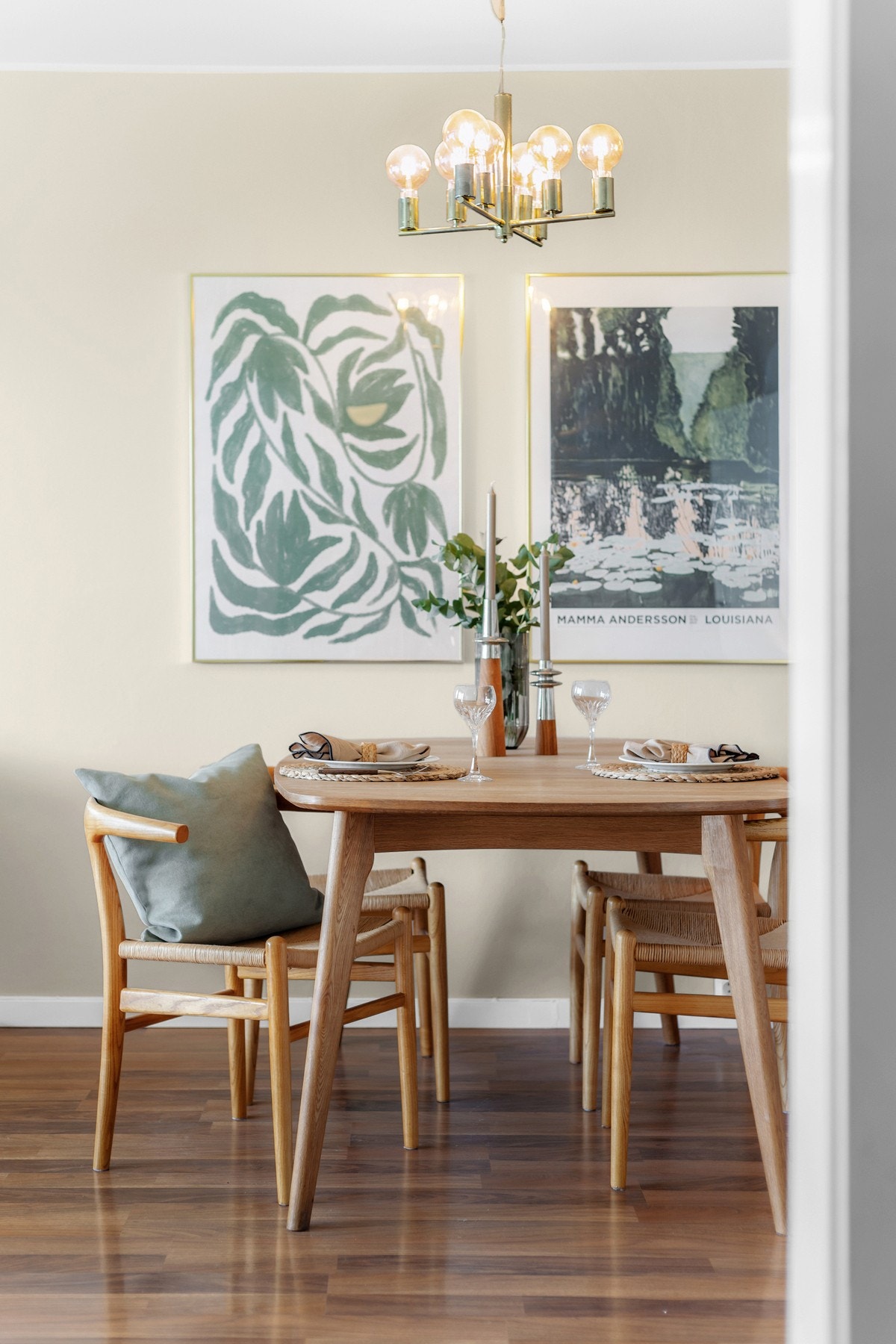 Fin plass til spisebord hvor måltidene kan nytes i hyggelig lag. Galleribilde