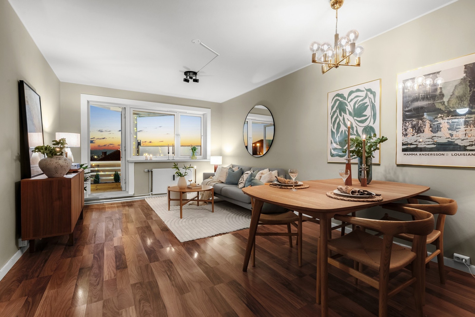 Leiligheten disponerer to store lagringsboder - en i kjeller og en på loft. Galleribilde