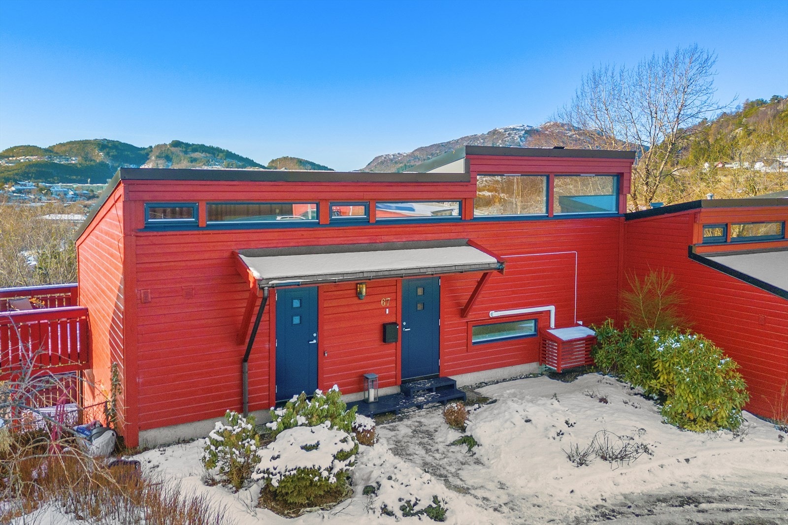 Beliggende i naturskjønne omgivelser. Koselig inngangsparti ønsker velkommen inn! Galleribilde