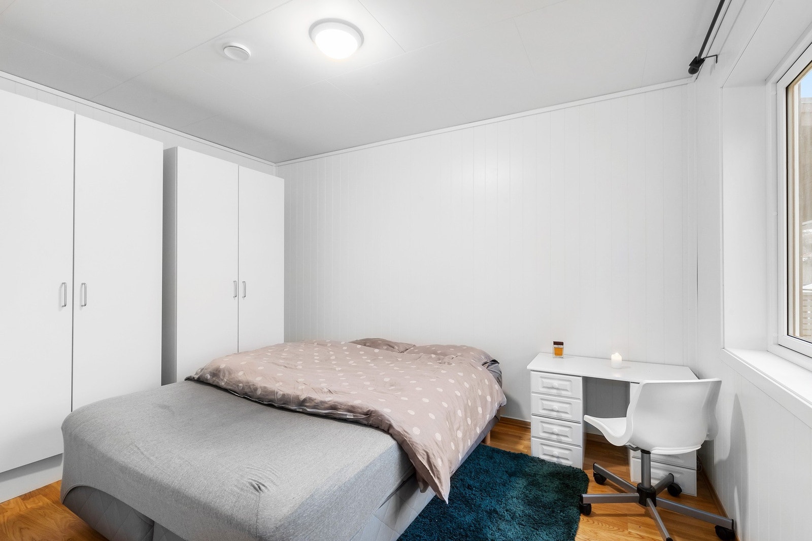 Leiligheten har 3 soverom av gode størrelser. Hovedsoverom på 10,5 kvm. Galleribilde