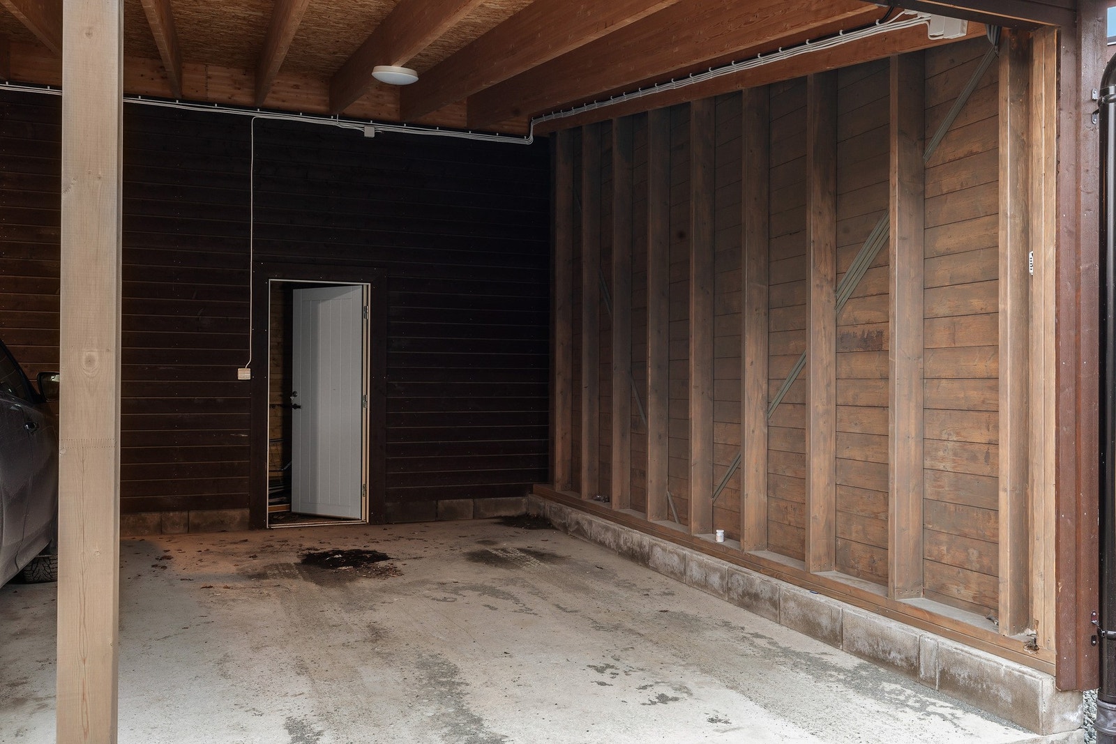 Carport og utvendig bod. Galleribilde