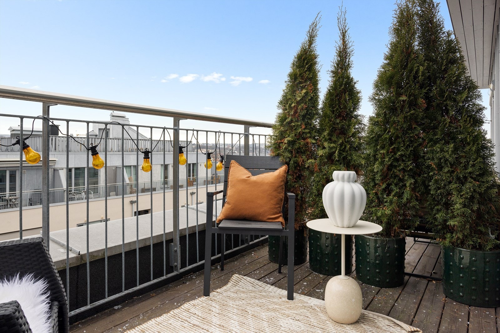 Fra hybeldel / master bedroom har tilgang til en adskilt balkong med morgensol. Galleribilde