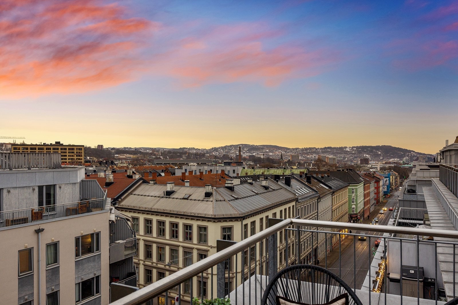 Leiligheten ligger i 7. etg og har fantastisk utsikt over Oslo, med sol fra morgen til kveld. Galleribilde