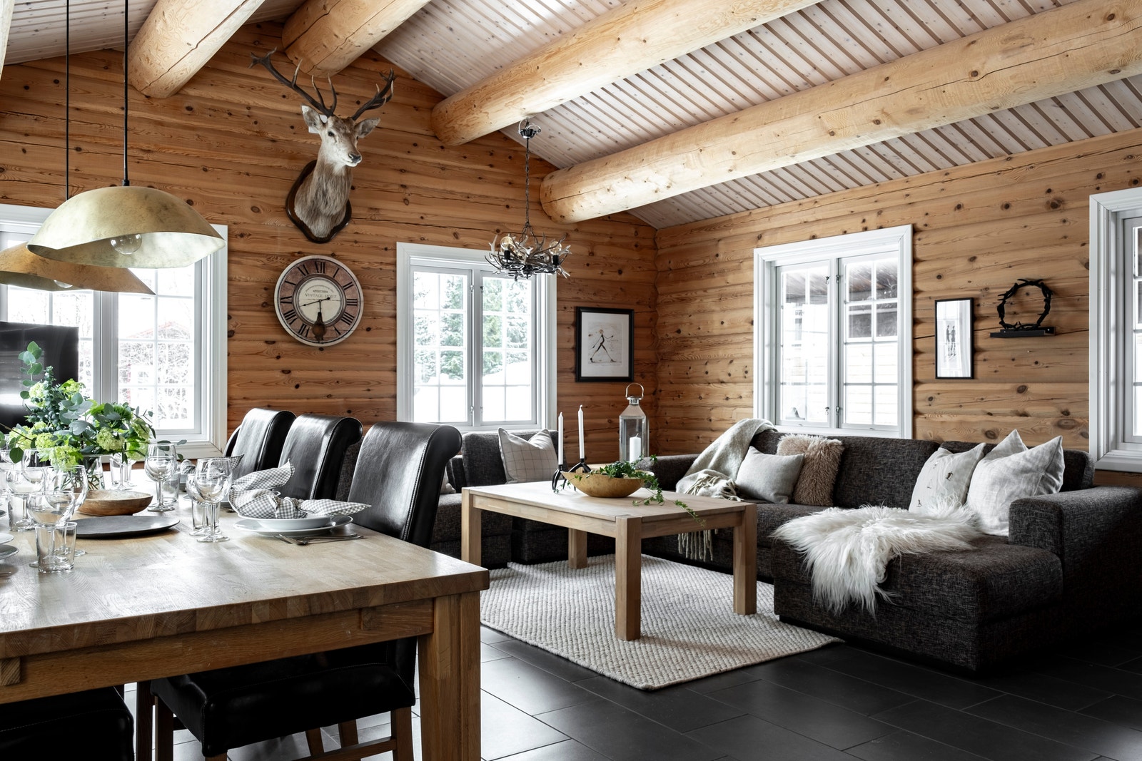 Rymligt allrum med högt i tak Galleribilde