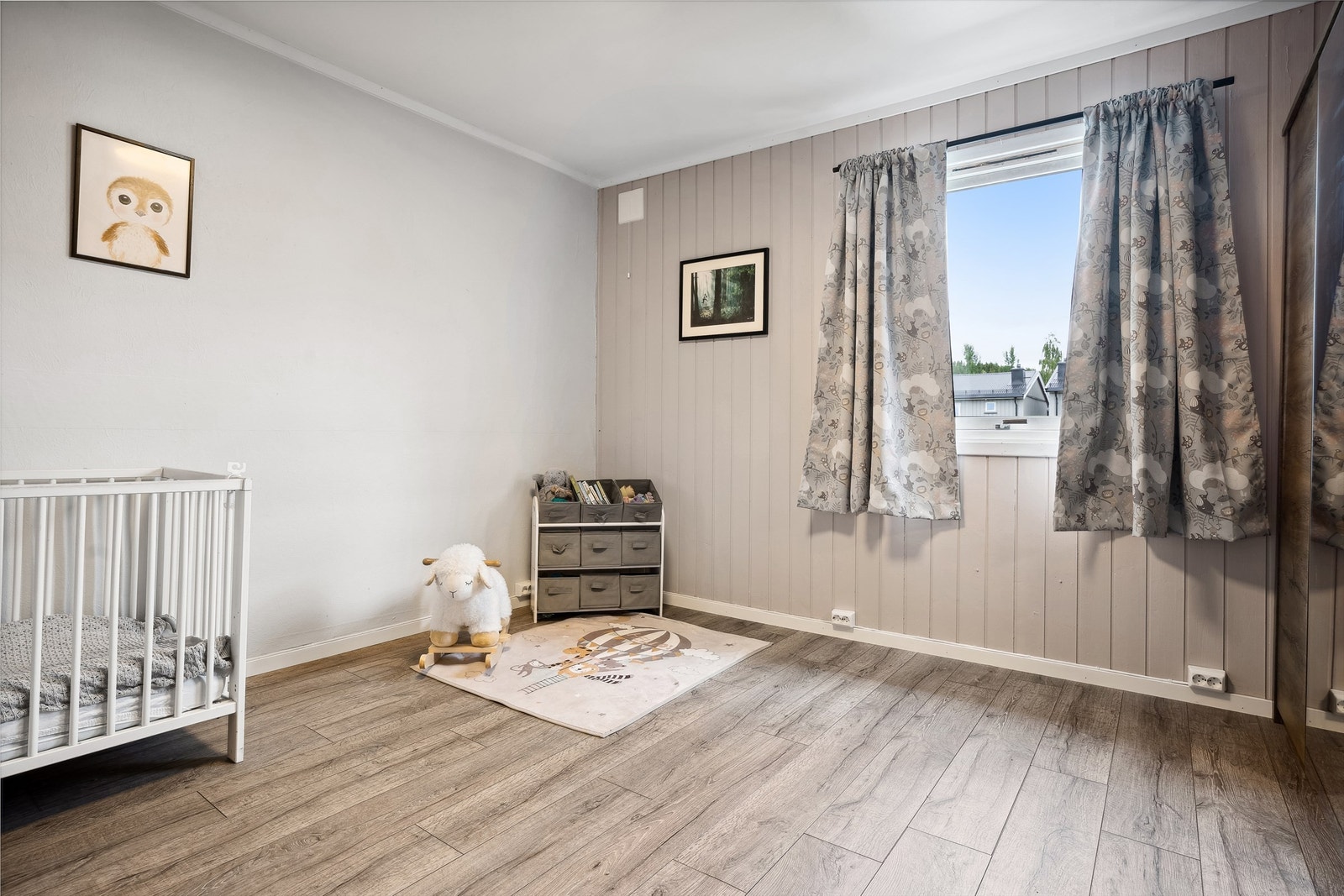 Soverom 2 - også av god størrelse med plass til dobbeltseng. Galleribilde