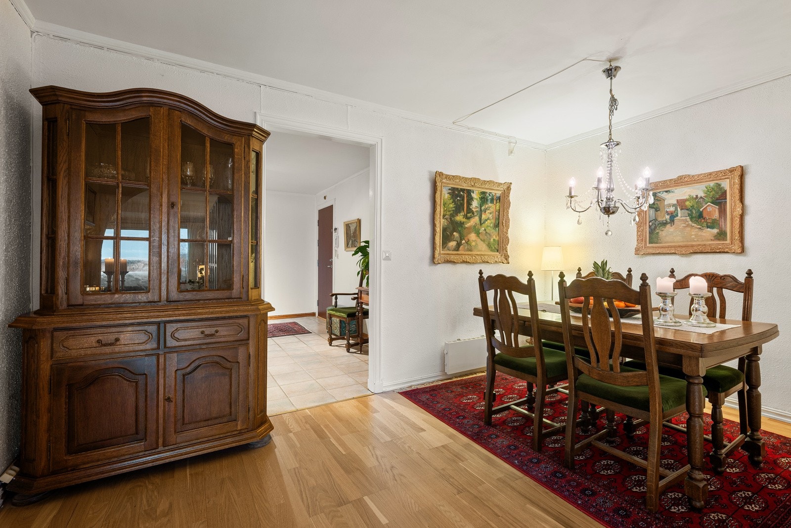 God plass til spisestue. Galleribilde