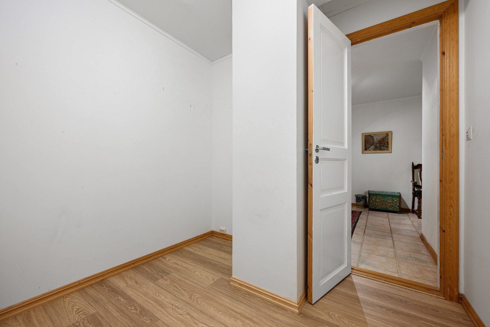 Stor innvendig bod på ca. 5,8 kvm. I tillegg medfølger det utvendig bod på terrasse og ytterligere en bod på samme etasjeplan. Galleribilde