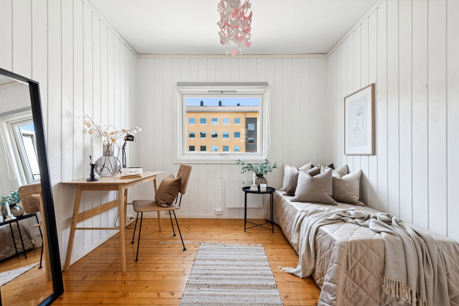 Soverom 2 passer fint som kontor, gjesterom, barnerom. Galleribilde