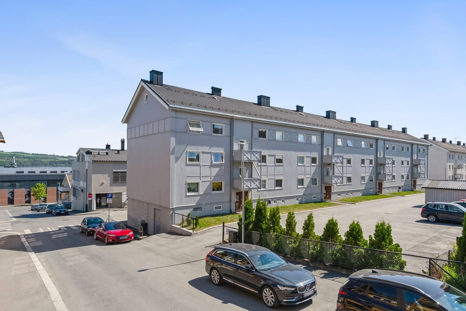 Borettslaget har en umiddelbar nærhet til Gjøvik sentrum med kjøpesenter, skysstasjon og gågate. Galleribilde