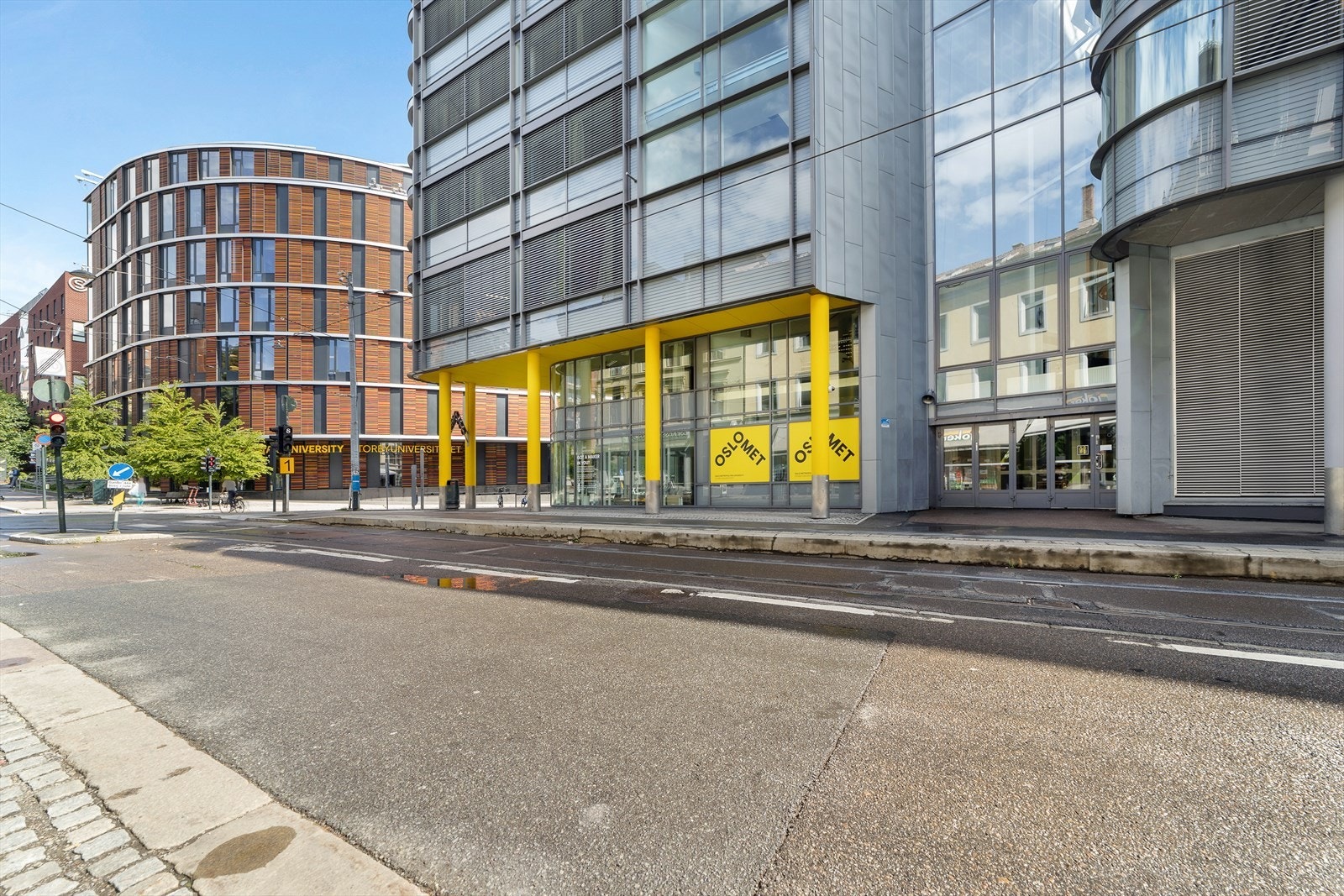 Ca 5 minutt gåavstand til Oslo Met og kort vei til Universitetet. Galleribilde