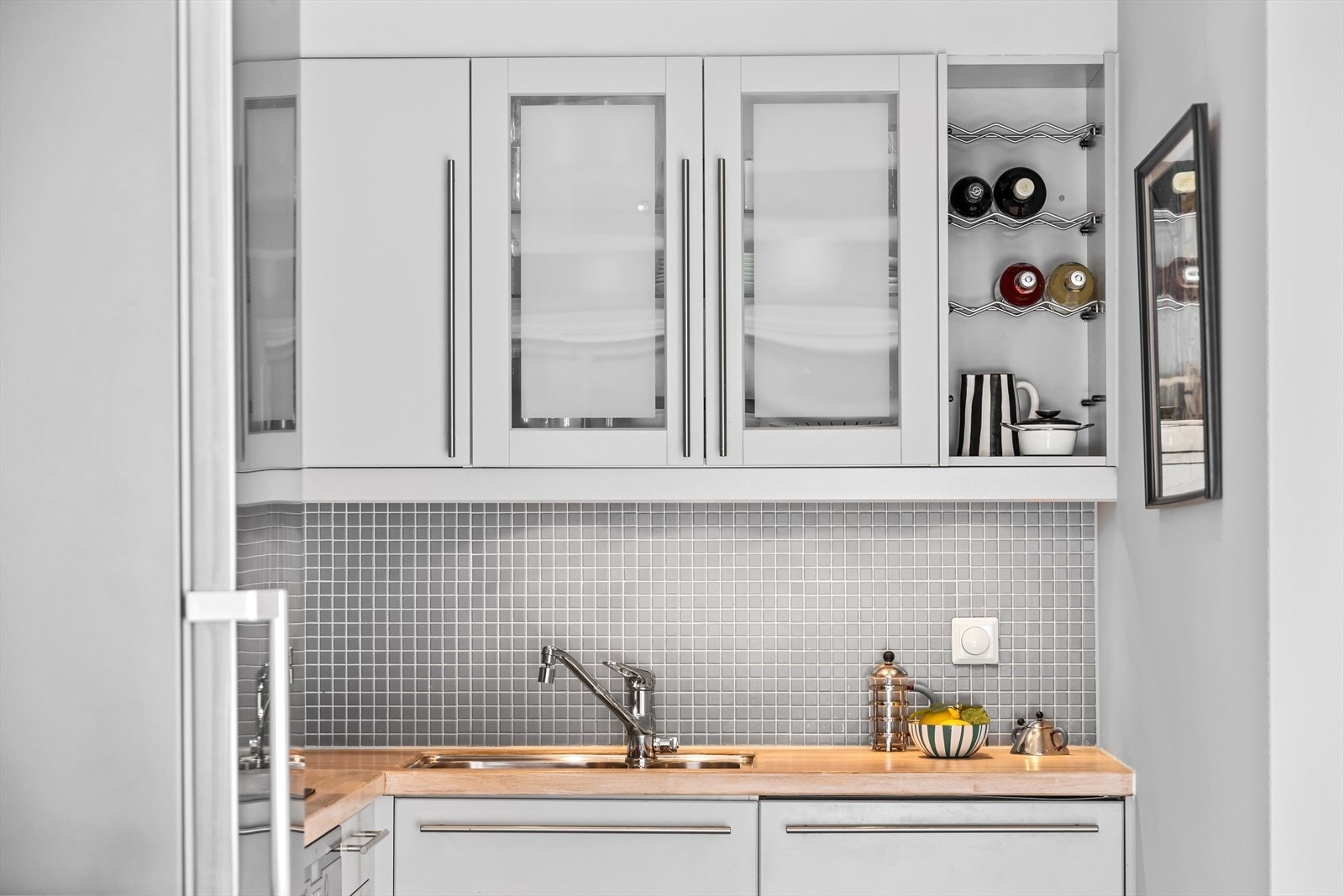 Leiligheten har balansert ventilasjon, med avtrekk i badet og ved kjøkken og tilluft i stuen og soverom. Galleribilde