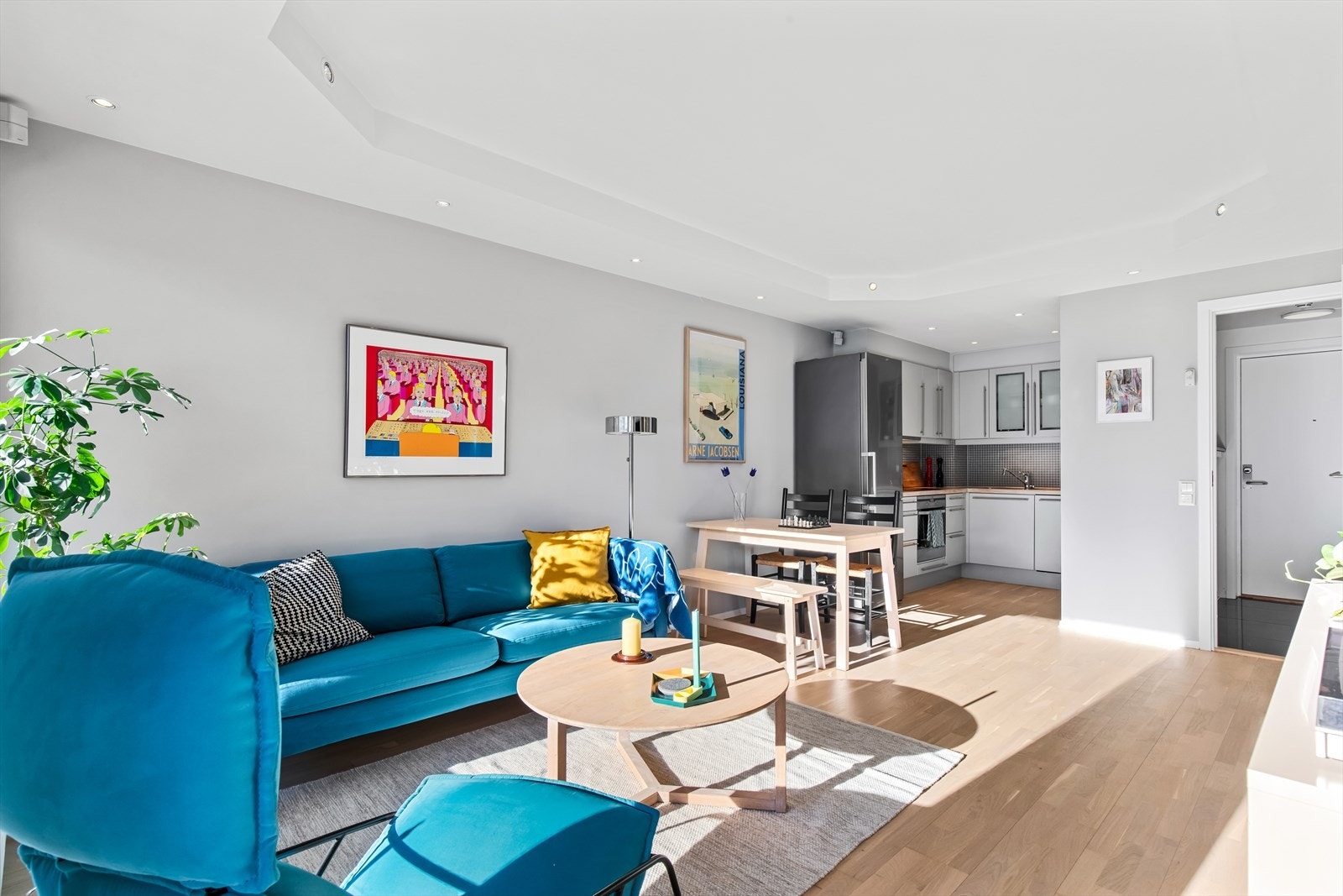 Det medfølger et integrert høytaler/surround-system fra Bose. Galleribilde