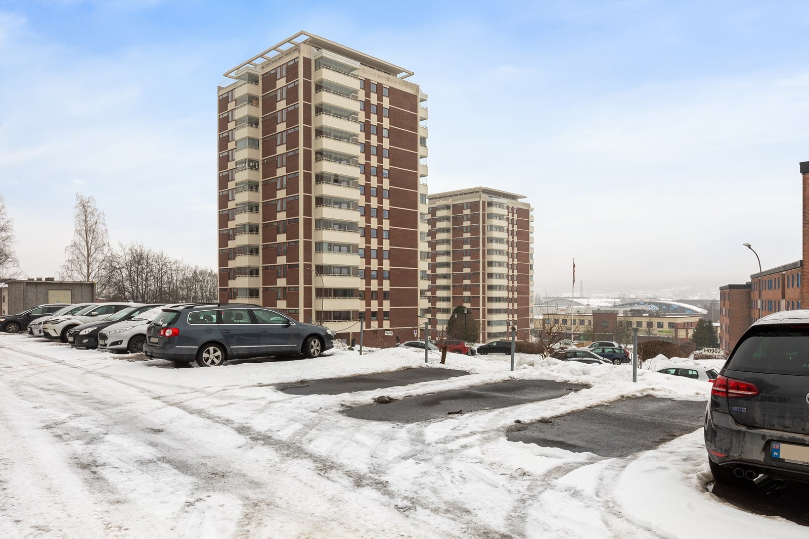 Parkeringsområde - Leiligheten disponerer én parkeringsplass Galleribilde