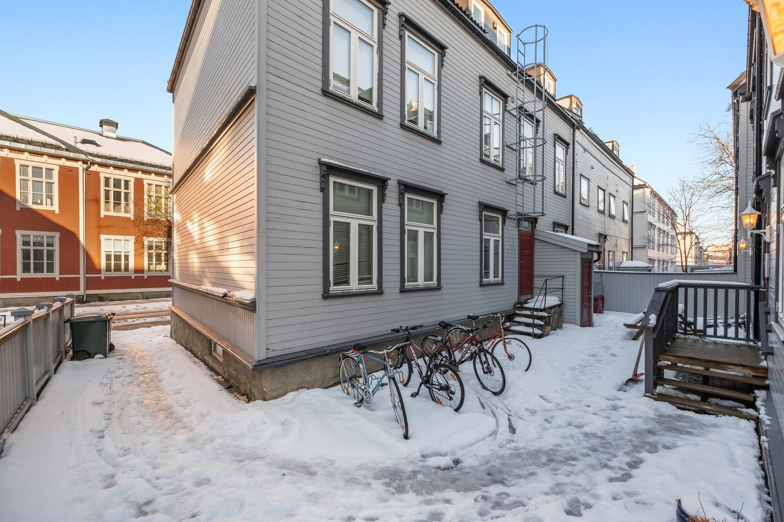 Fra boligen er det ca. 3 min gange til Solsiden. Galleribilde