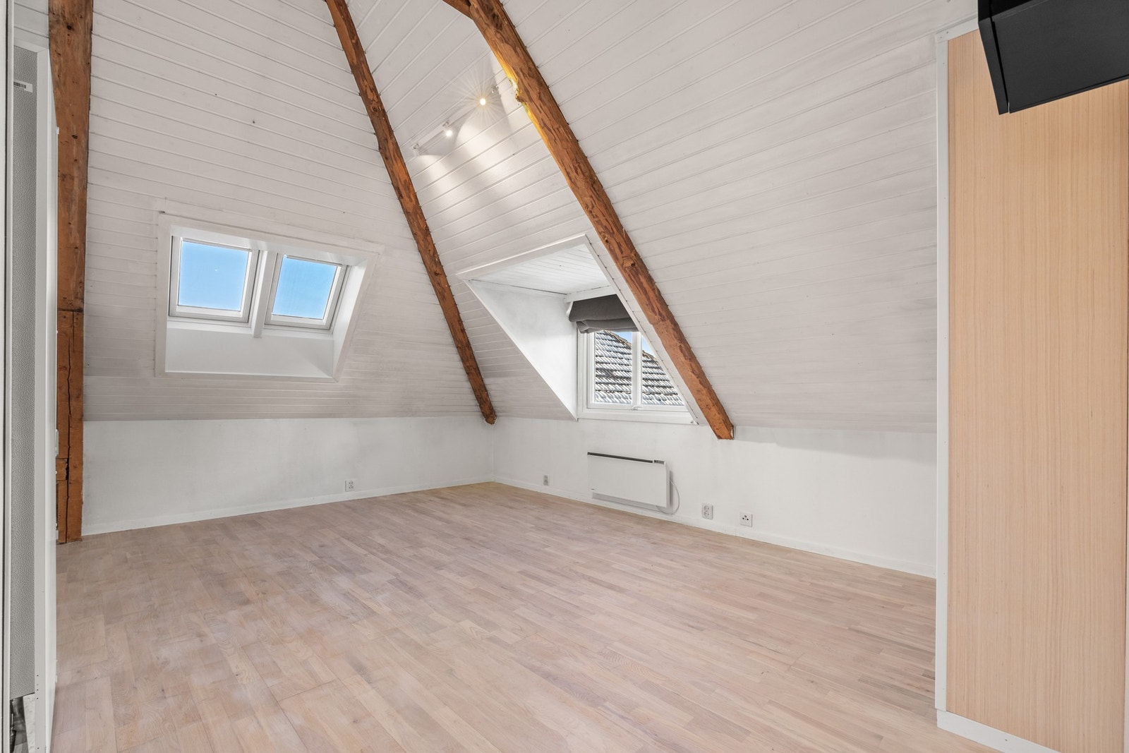 Stue og kjøkken har parkett på gulv. Galleribilde