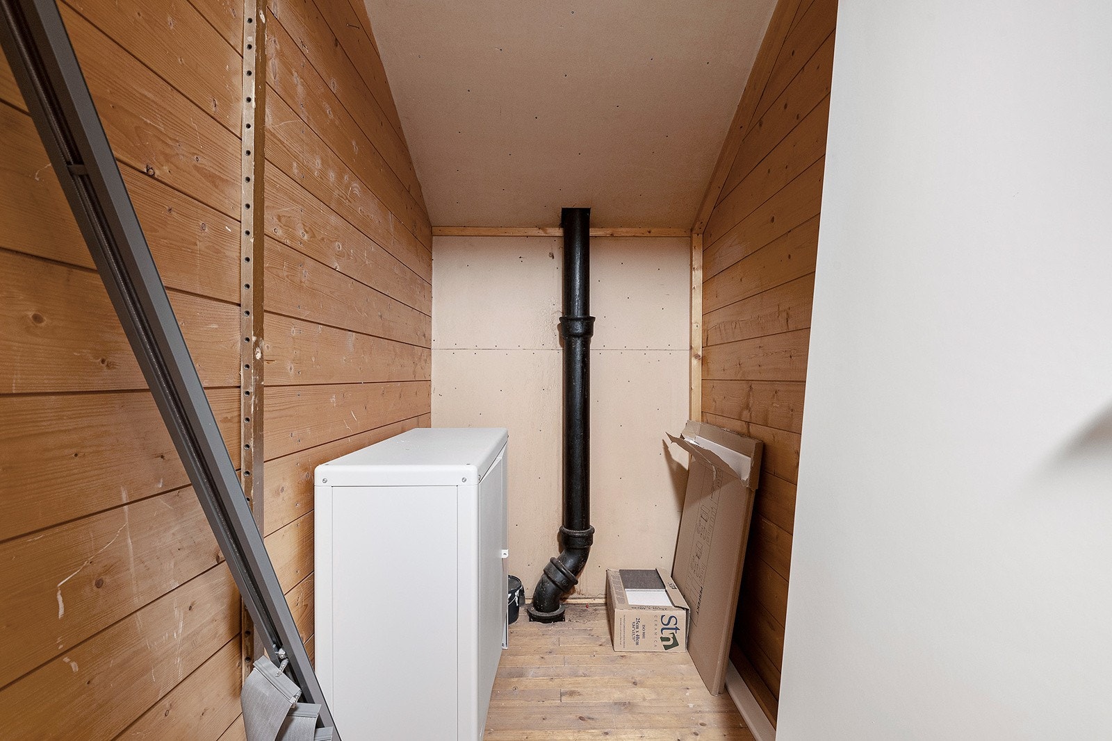 Leiligheten disponerer en bod på loft på 3 m2 (BRA-e). Galleribilde