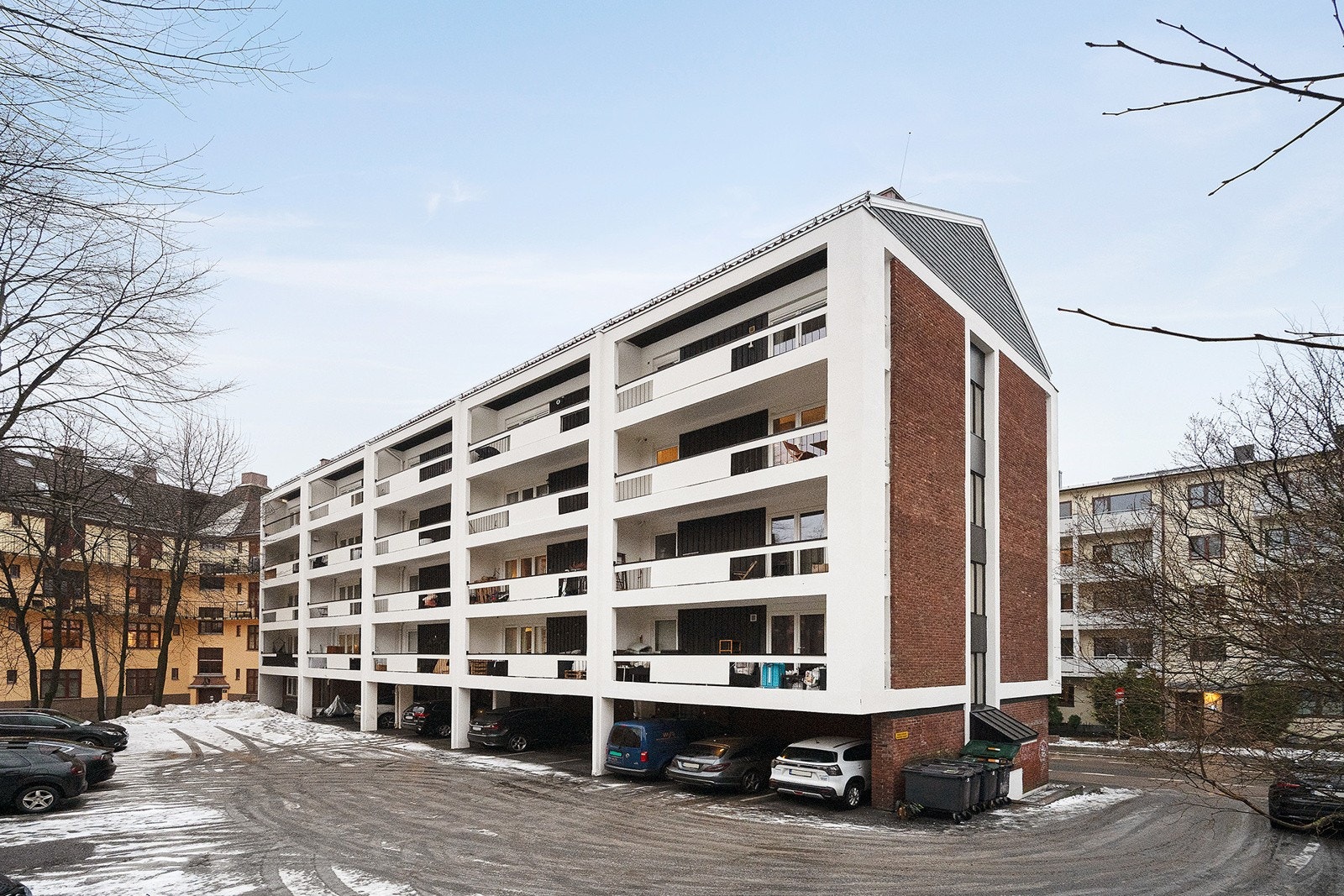 *Mulighet for å leie parkeringsplass. Ca 20 stk parkering som leies ut Galleribilde