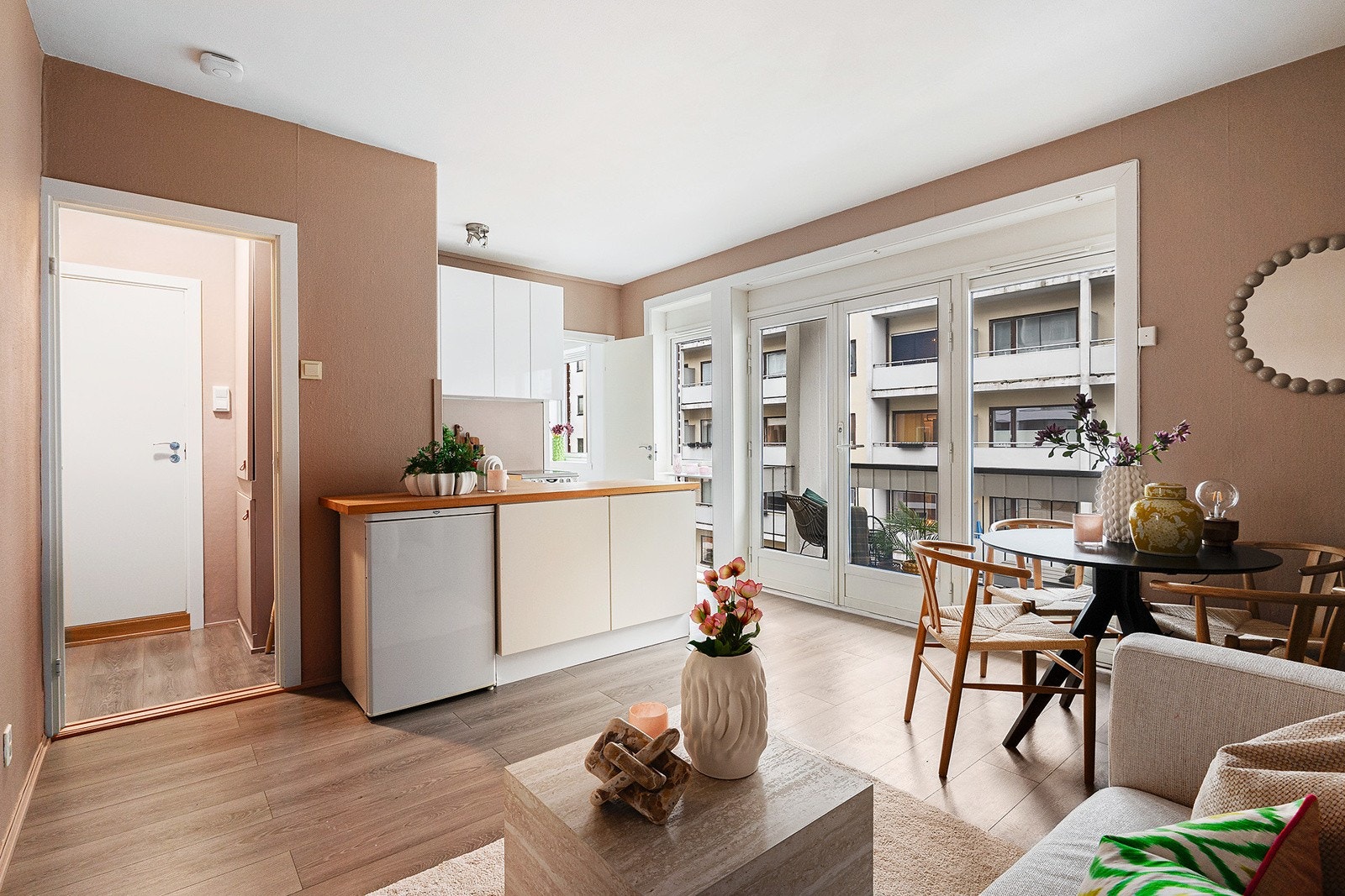 Store vindusflater som gir gode lysforhold. Velkommen på visning i Sandakerveien 33! Galleribilde