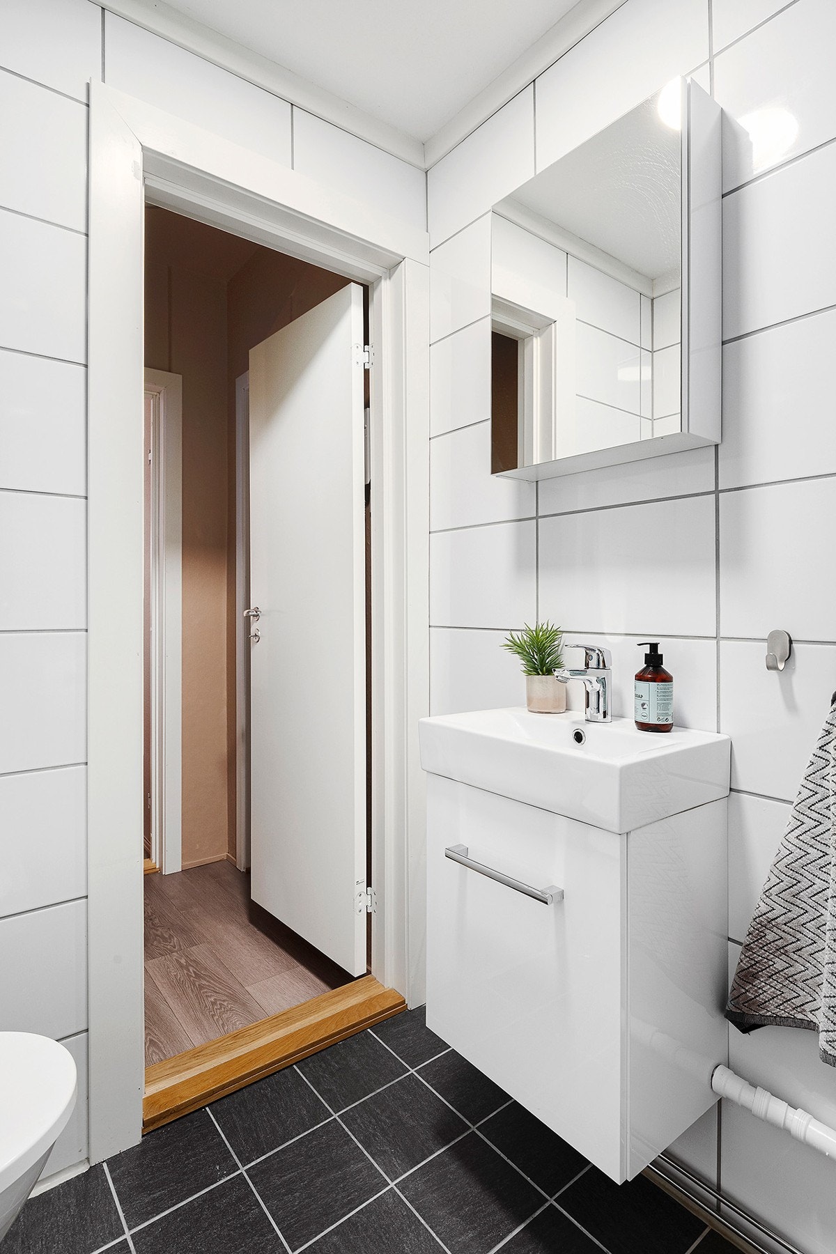 Ny innredning, dusj og toalett i 2019 Galleribilde