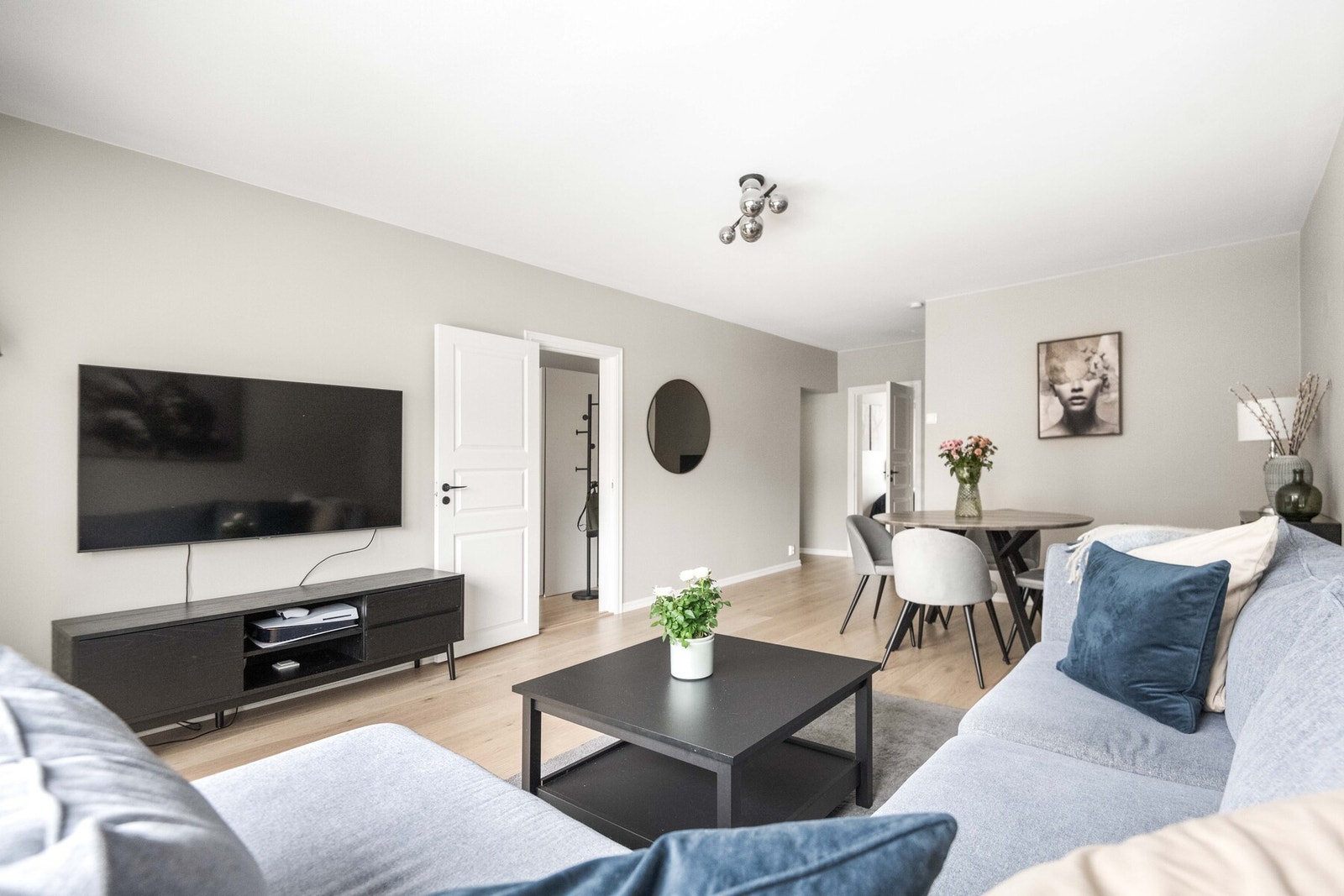 Her har du god plass til stue, TV-benk eller annen ønsket innredning. Galleribilde