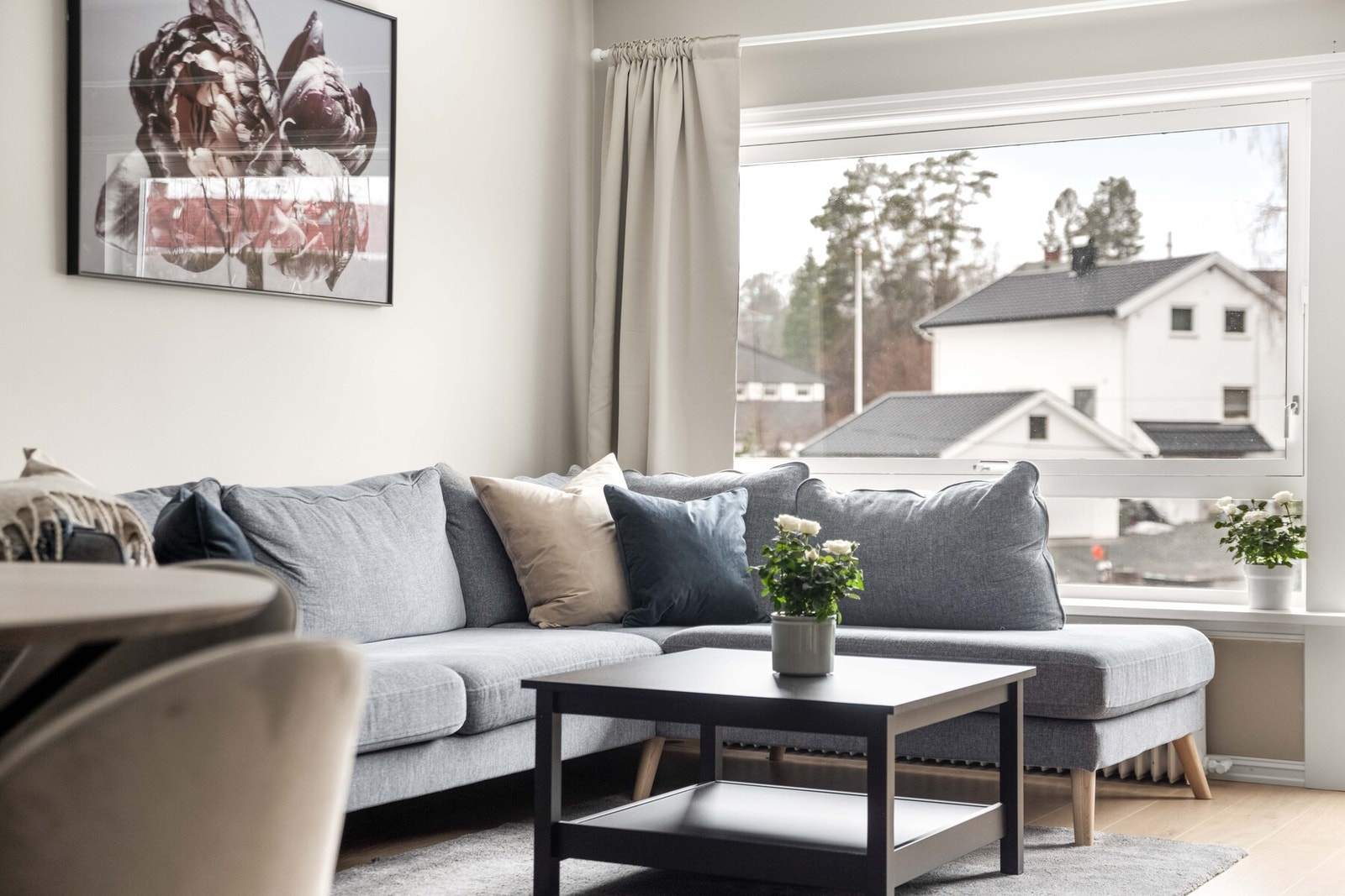 Dette er en lys og innbydende selveierleilighet med god standard og en praktisk planløsning. Galleribilde
