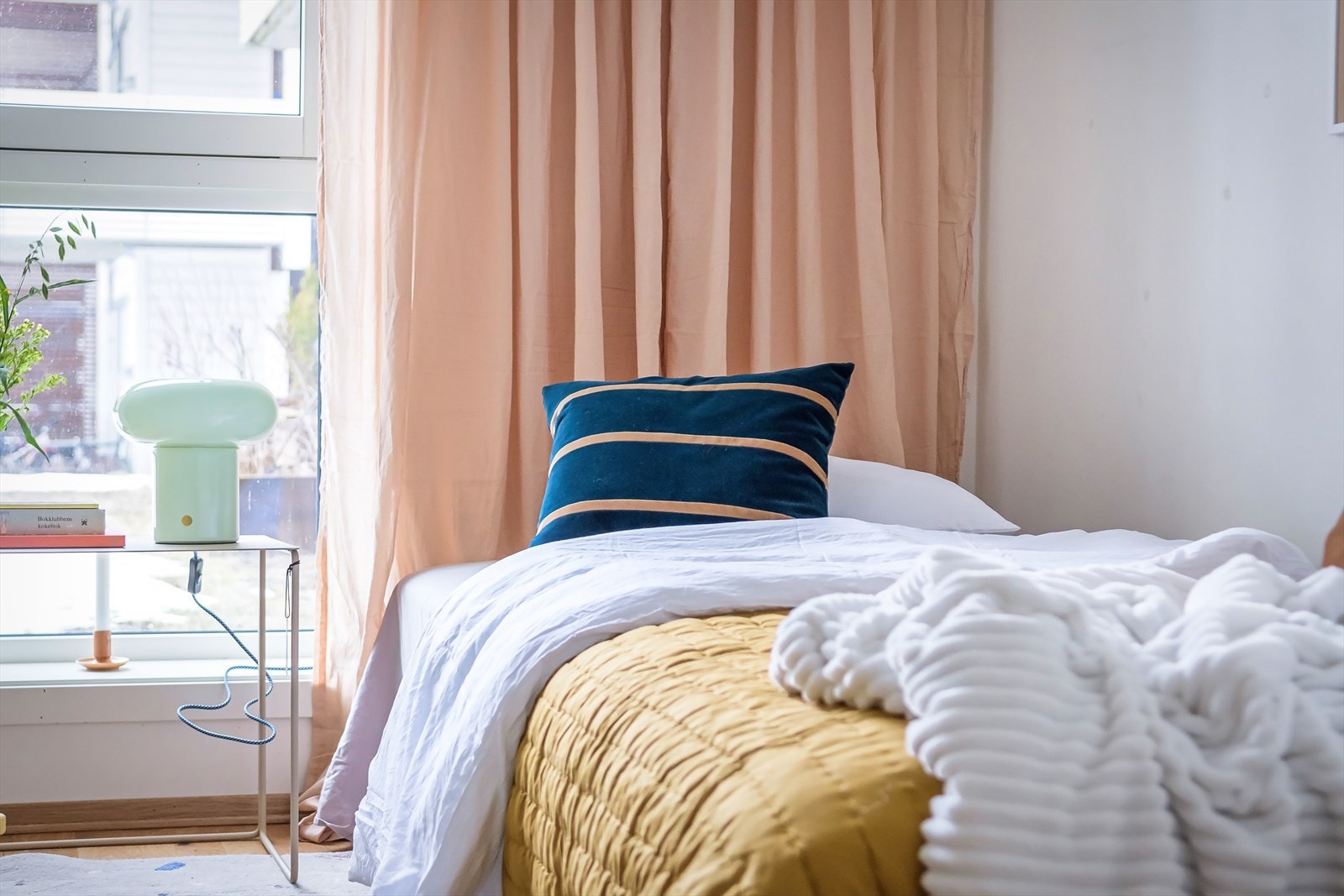 Her har du god plass til seng og øvrige soveromsmøblement. Galleribilde