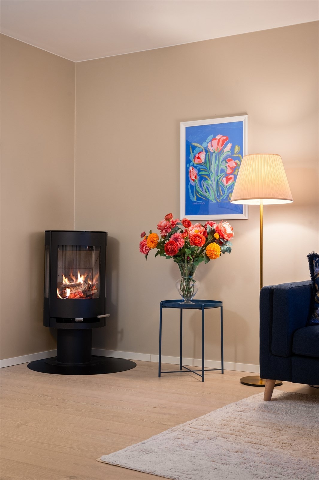 Godt med ildsted som gir lun og god varme på kalde vinterdager. Galleribilde