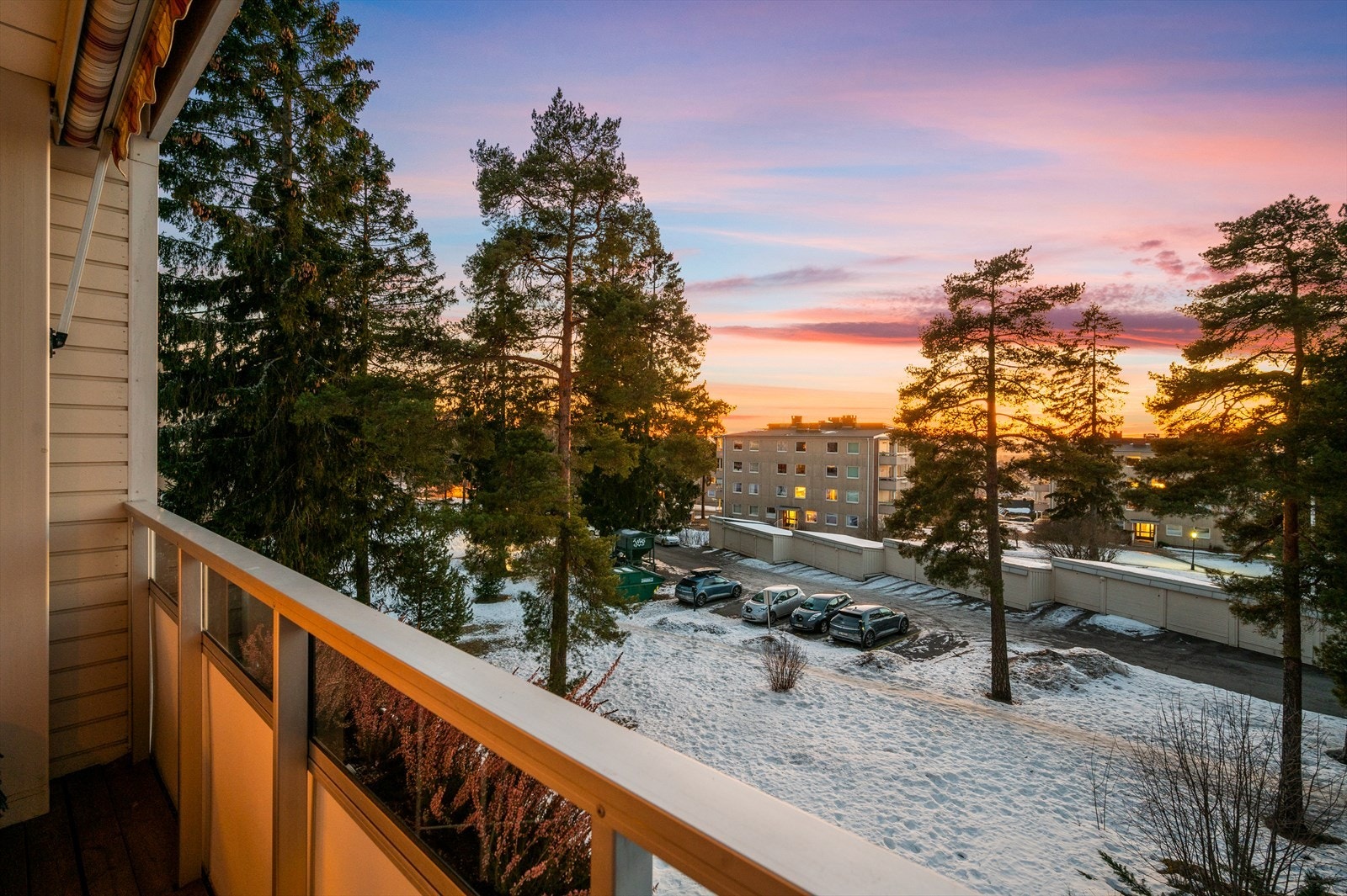 Her kan du nyte solen fra ca kl 15-22 på sommerhalvåret. Galleribilde