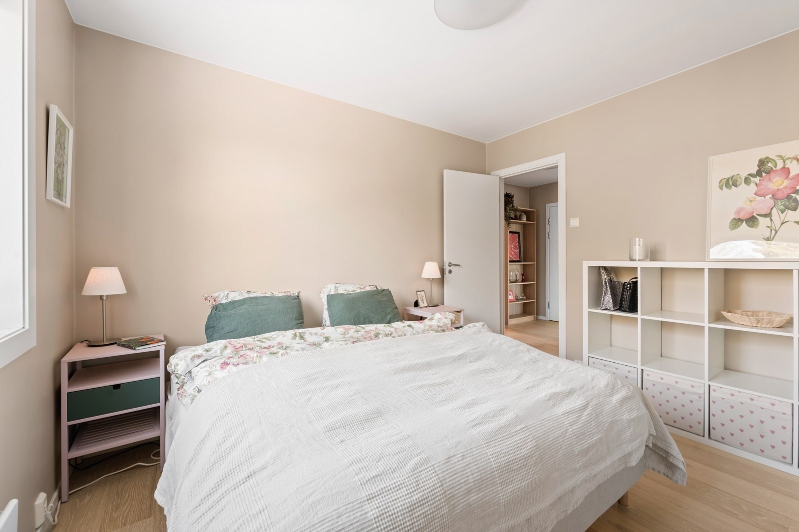 Rommet ligger svalt mot nord. Galleribilde