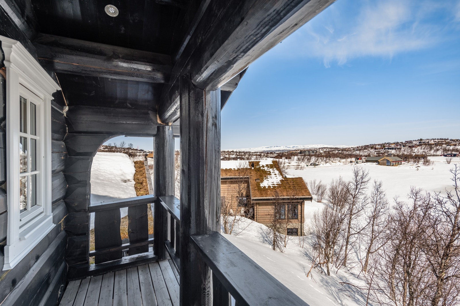Et av soverommene egen balkong Galleribilde