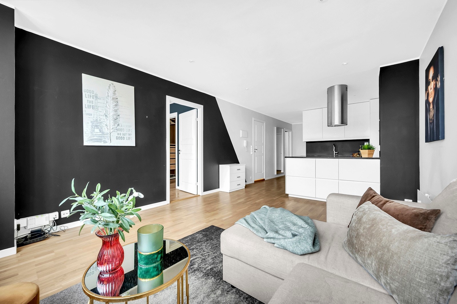 Fra stue mot kjøkken. Galleribilde