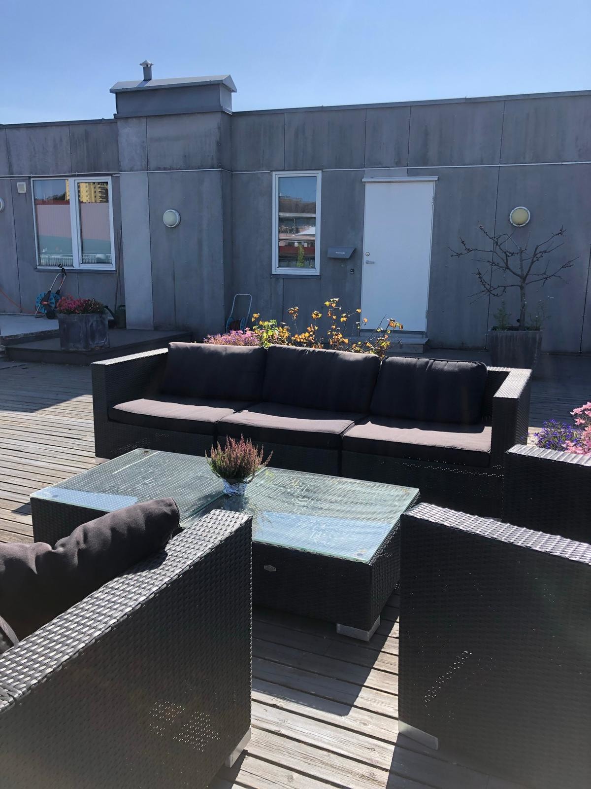 Stor takterasse tilhørende leilighetkomplekset. Galleribilde
